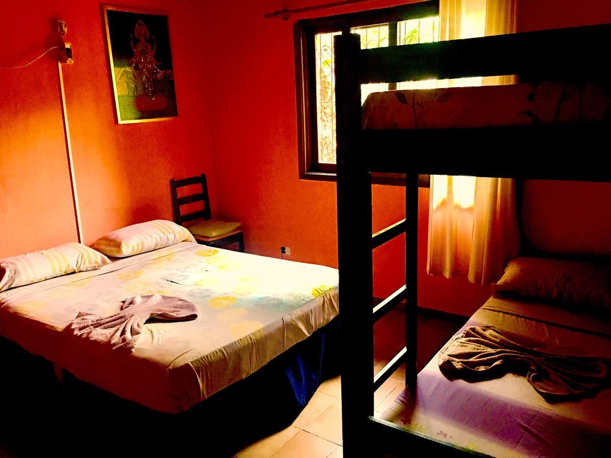 Garden Stone Hostel Puerto Iguazú Kültér fotó